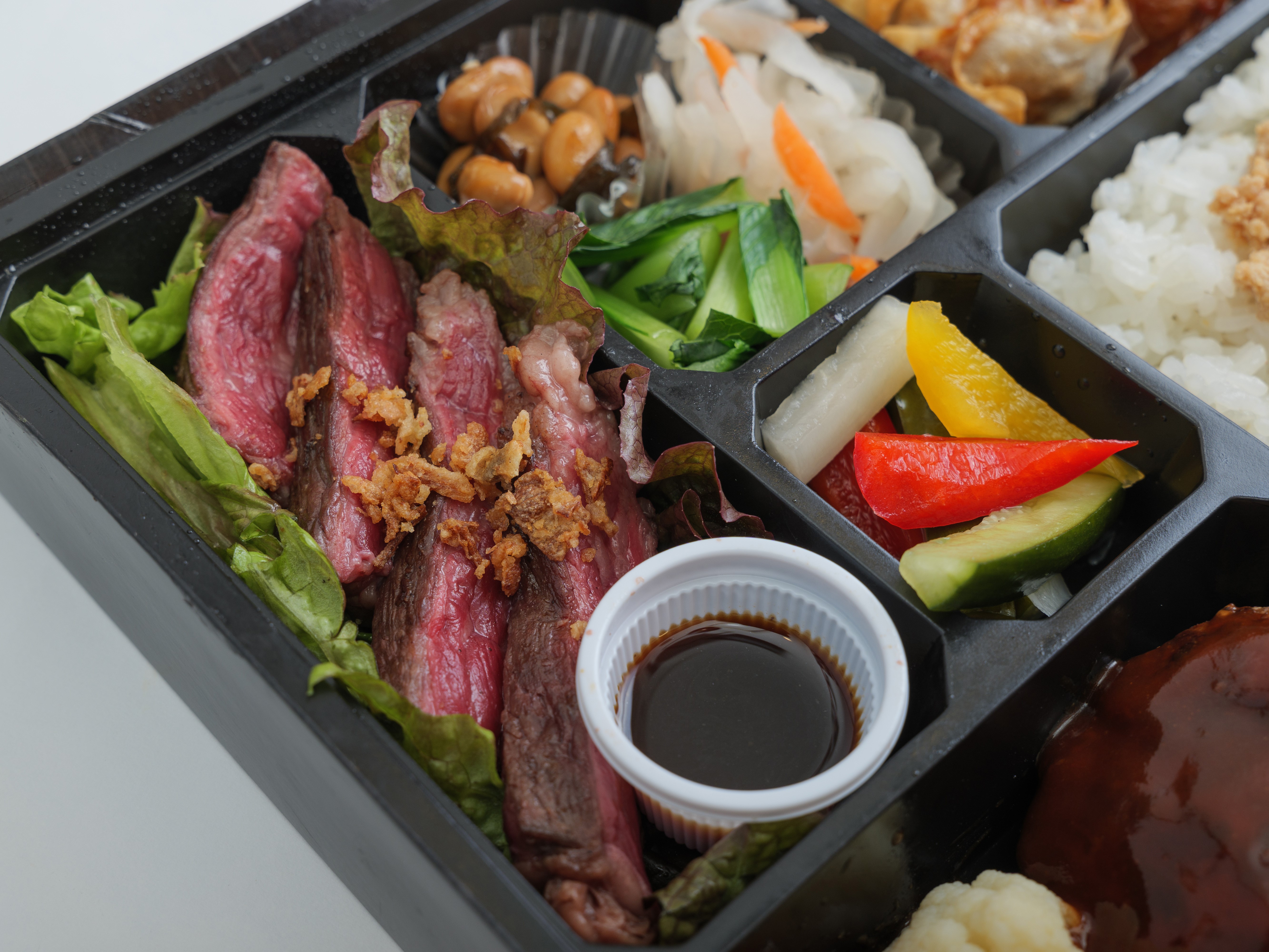 サーロインステーキ＆牛タンハンバーグ弁当