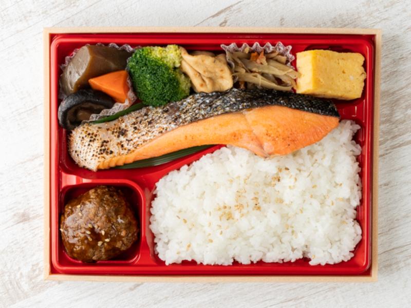 【Wメイン】トロける炙り銀鮭塩焼き＆肉団子弁当