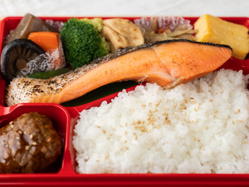 【Wメイン】トロける炙り銀鮭塩焼き＆肉団子弁当