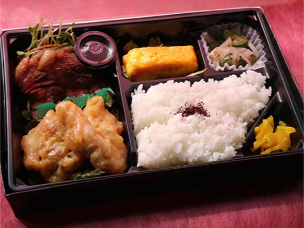 【新商品！】長崎出島ばらいろステーキと鶏マヨ弁当