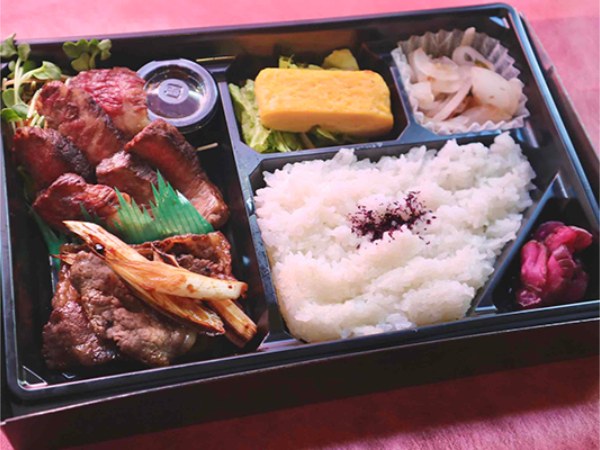 長崎和牛出島ばらいろステーキと黒毛和牛の特製タレ焼き弁当