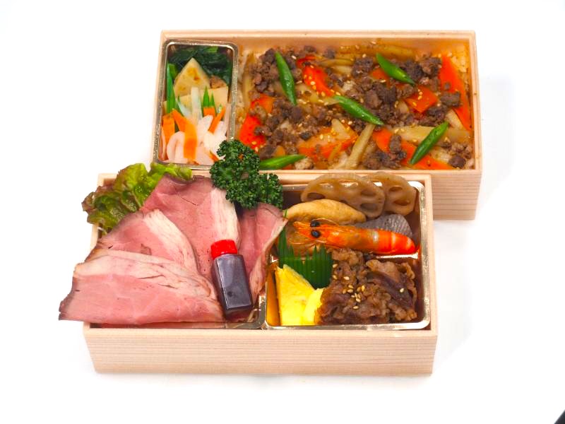 黒毛和牛ローストビーフと和牛そぼろの五目飯二段御膳