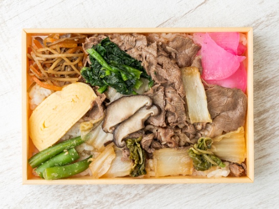 牛すき焼きと４種の総菜弁当
