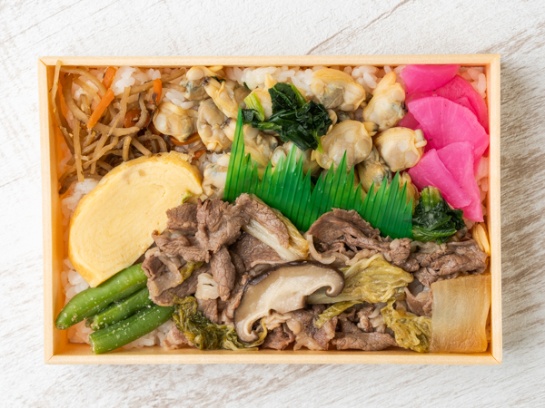 牛すき焼きと浅利旨煮４種の総菜弁当
