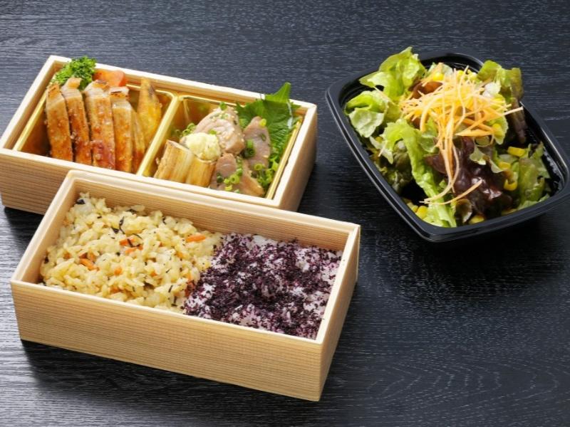 富士の国豚ステーキと鮪の生姜煮御膳（和風グリーンサラダ付き）