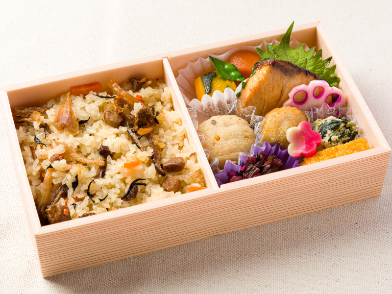 【冬限定】厳選ぶりの照り焼きと五目ご飯弁当