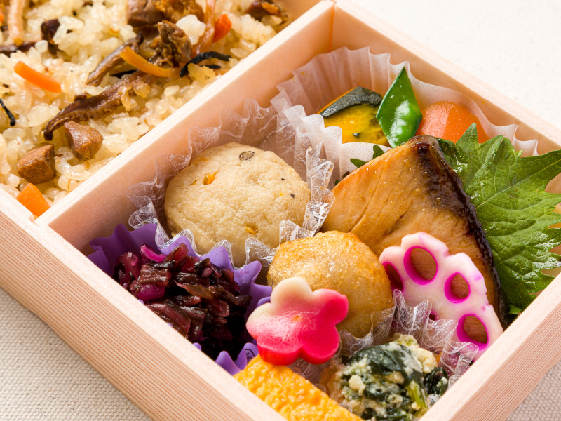 【冬限定】厳選ぶりの照り焼きと五目ご飯弁当（2／28まで）