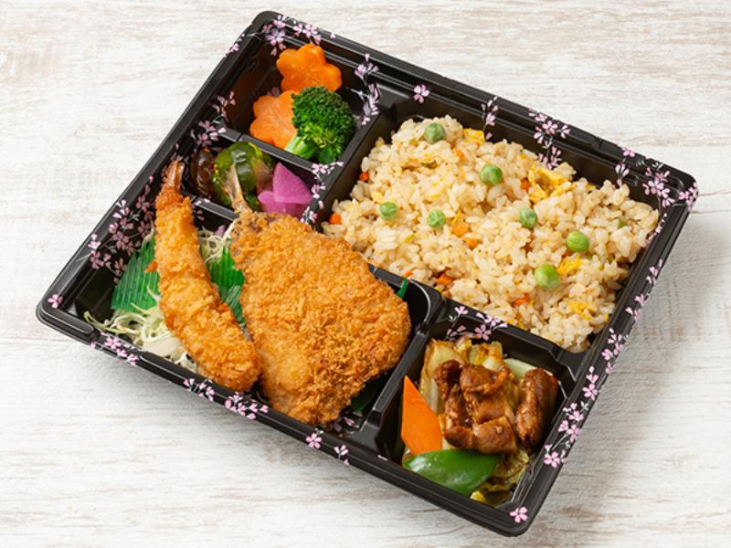 アジフライとエビフライ＆旬の野菜炒め弁当