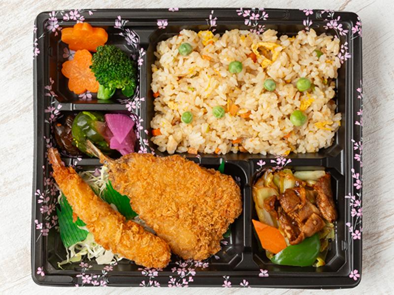 アジフライとエビフライ＆旬の野菜炒め弁当