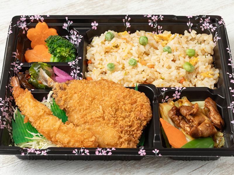 アジフライとエビフライ＆旬の野菜炒め弁当