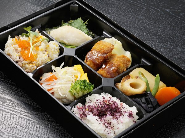 三元豚のロースカツと肉散らし御膳