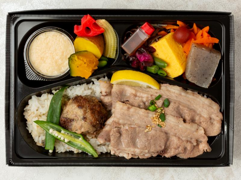 名物！！トロロで食べる１００％牛タンバーグと牛カルビ焼肉弁当