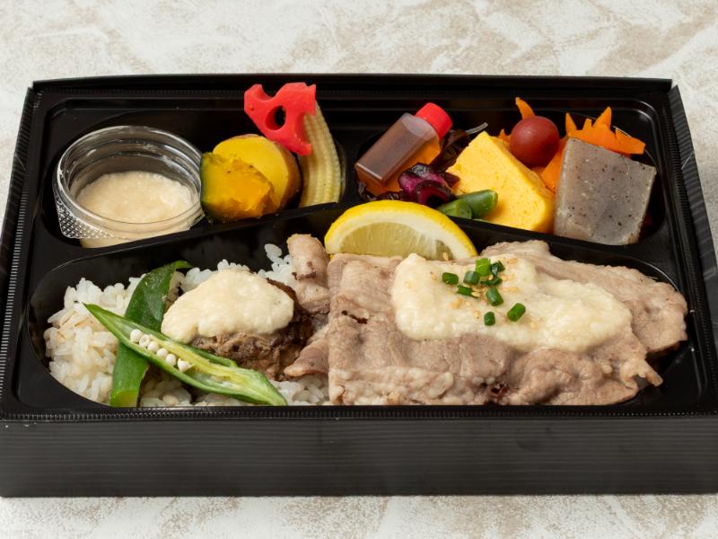 名物！！トロロで食べる１００％牛タンバーグと牛カルビ焼肉弁当
