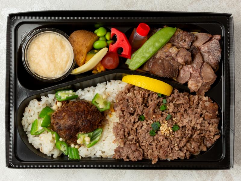 トロロで食べる１０0％牛タンバーグと飲める黒毛和牛焼肉＆厚切り牛タン塩の欲張り弁当