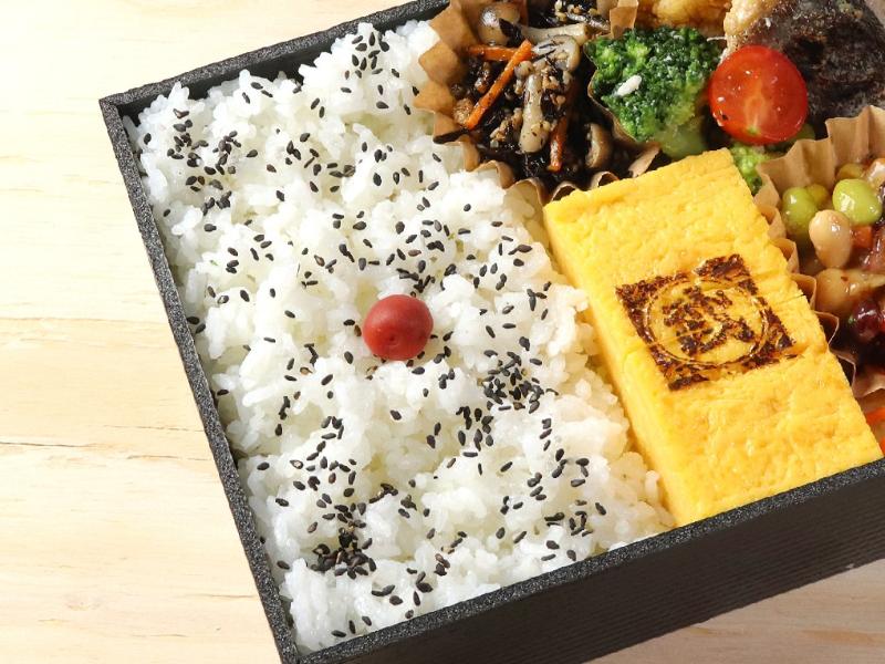 丸武でかい玉子焼き黒箱御膳　ホッケ西京焼き