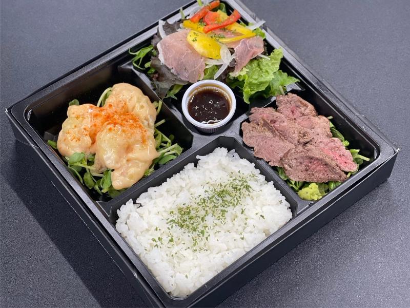 牛ヒレステーキ＆生ハムサラダ＆エビマヨお弁当