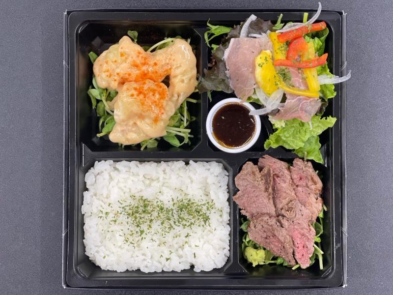 牛ヒレステーキ＆生ハムサラダ＆エビマヨお弁当