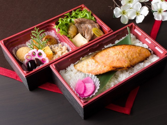 特製銀鮭西京焼きとすき焼きの二段御膳