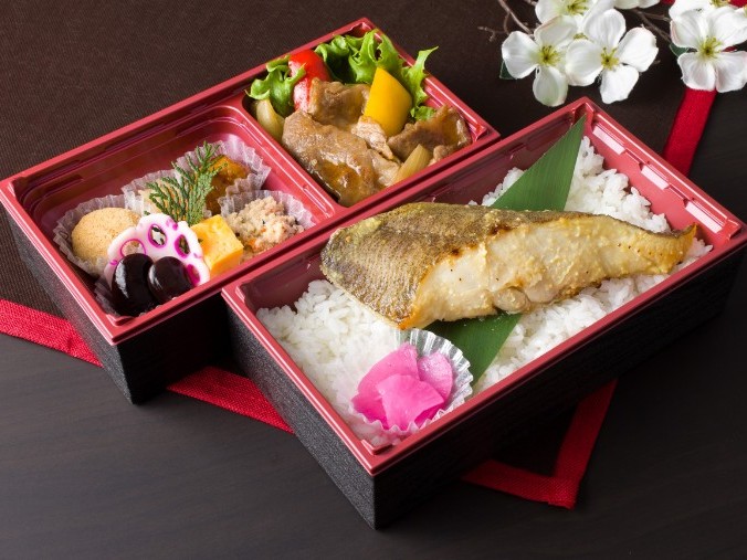 特製カラスカレイ西京焼きと焼肉の二段御膳