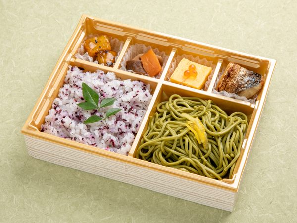 梅しそご飯と茶蕎麦の御弁当