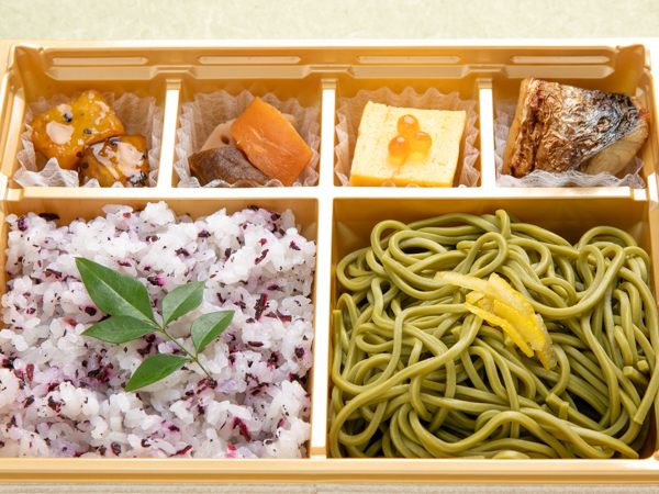 梅しそご飯と茶蕎麦の御弁当