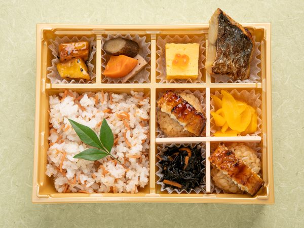 ちりめん山椒ご飯と鰻手毬のお弁当