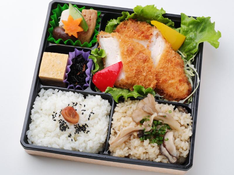 幕の内弁当【国産鶏むねチーズと季節のご飯】
