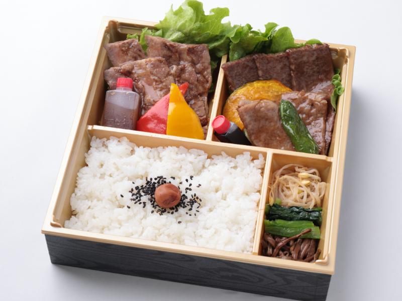 和牛サーロインステーキと炙りロース弁当