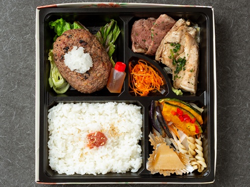 常陸牛入り炭火焼きハンバーグと三種のお肉弁当