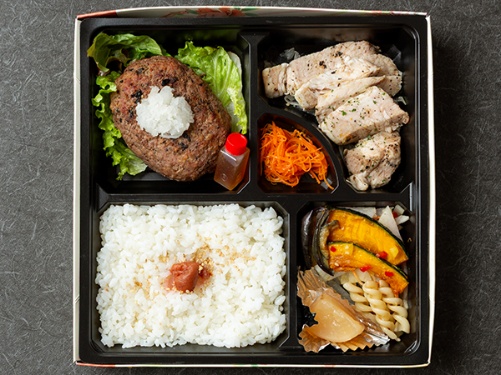 常陸牛入り炭火焼きハンバーグとポーク炙り焼き弁当