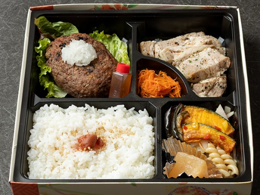 常陸牛入り炭火焼きハンバーグとポーク炙り焼き弁当