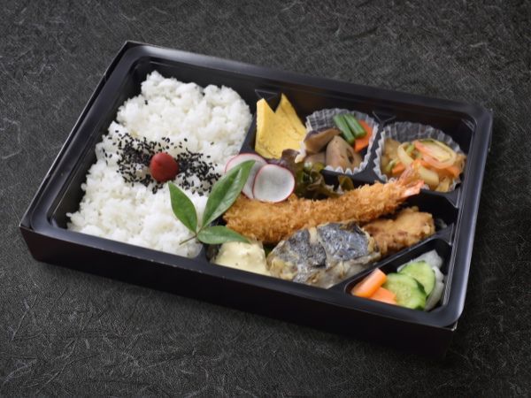 エビフライとサワラ西京焼きの幕の内弁当