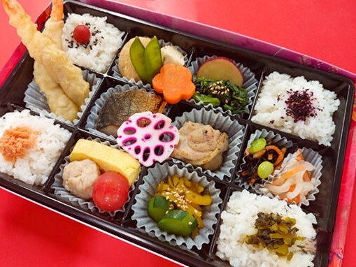 宝（和風12マス弁当）［9］