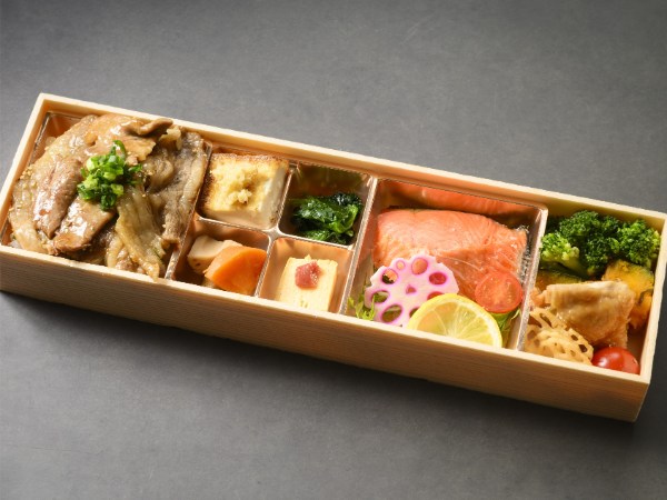 自家製塩麹の熟成焼き鮭と和牛カルビ焼き弁当