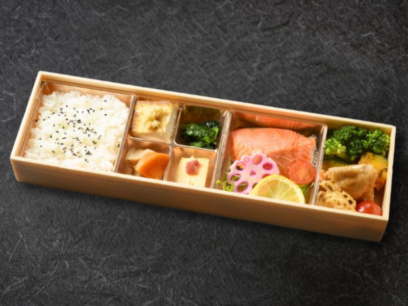 自家製塩麹の熟成焼き鮭弁当