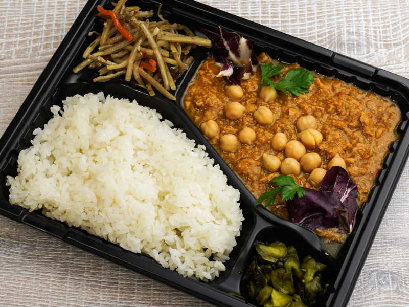 万人ウケの国産鶏のチキンキーマカレー弁当 950円 お弁当デリ お弁当の配達デリバリー