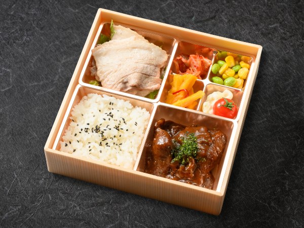 十勝ブランドポークの旨塩焼き焼きと牛肉の濃厚赤ワイン煮込み弁当