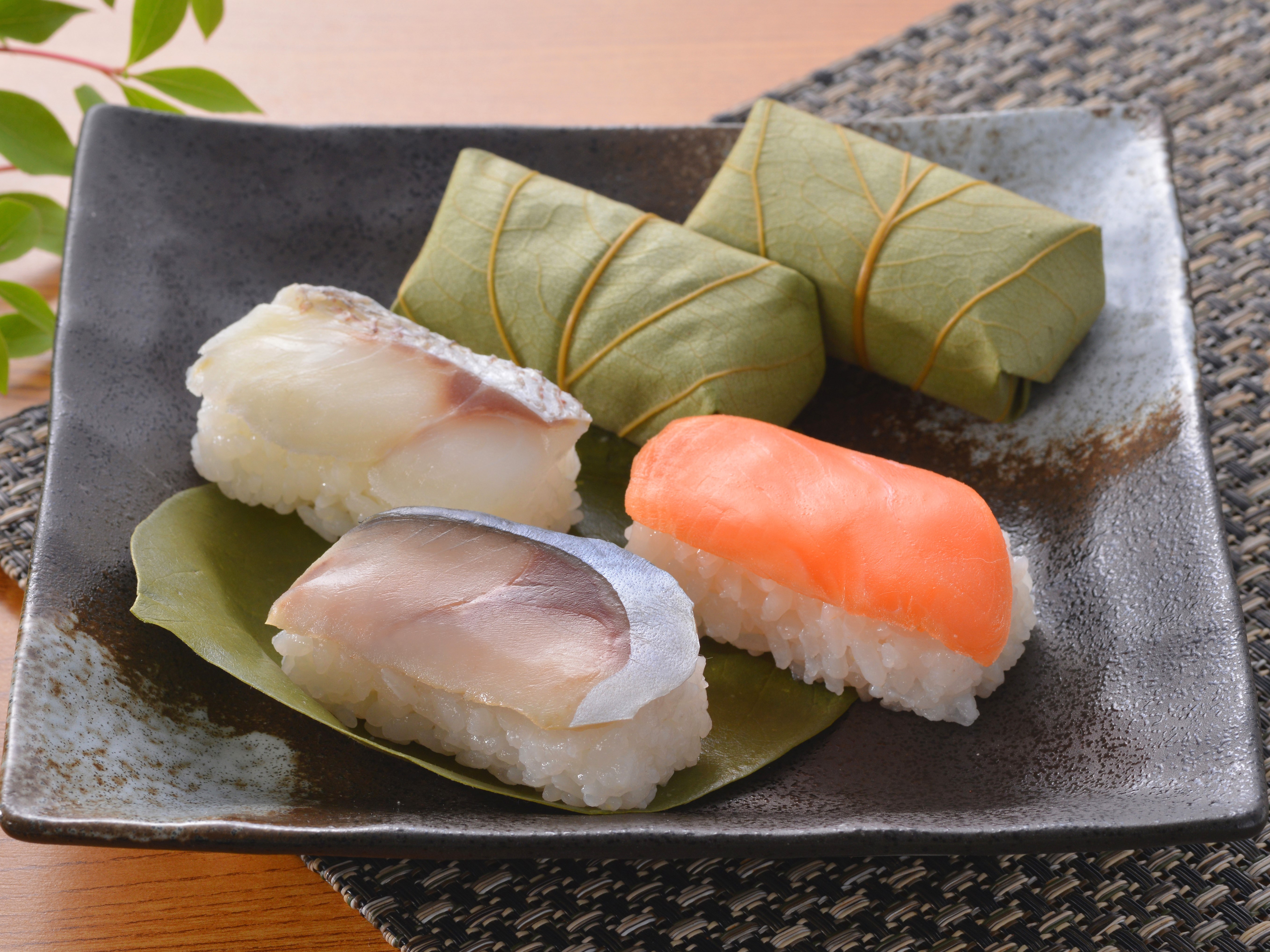 柿の葉寿司5個入（さば・さけ・たい）