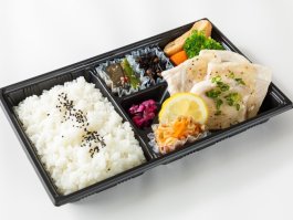 新潟本舗 ふるさと屋の白身魚の甘酢野菜あんかけ弁当 1,100円｜【お