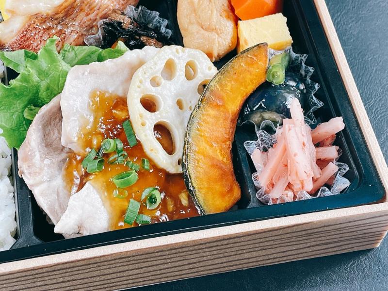 豚ロース生姜あんかけ＆赤魚の藻塩焼き弁当