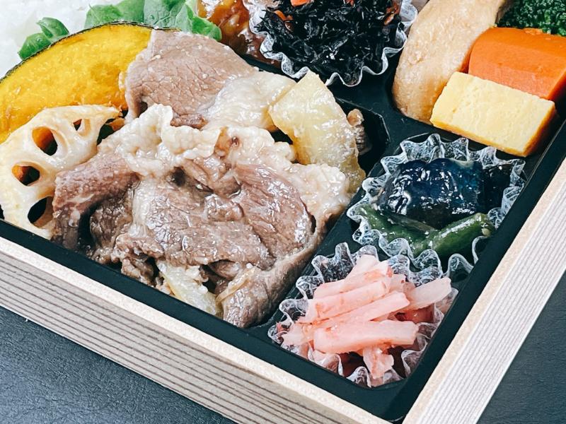 国産牛すき焼き＆豚ロース生姜あんかけ弁当