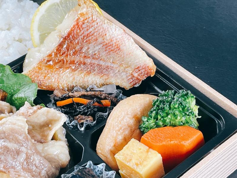 国産牛すき焼き＆赤魚の藻塩焼き弁当
