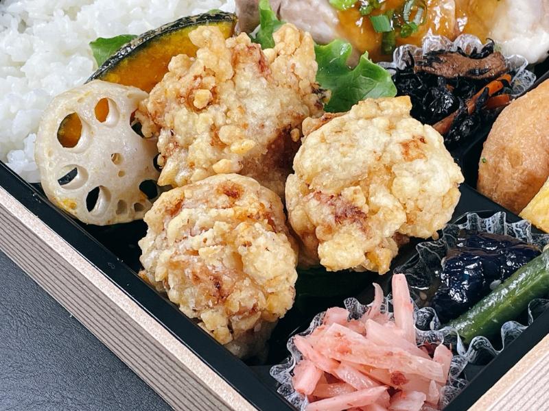 鶏の柚子塩から揚げ＆豚ロース生姜あんかけ弁当