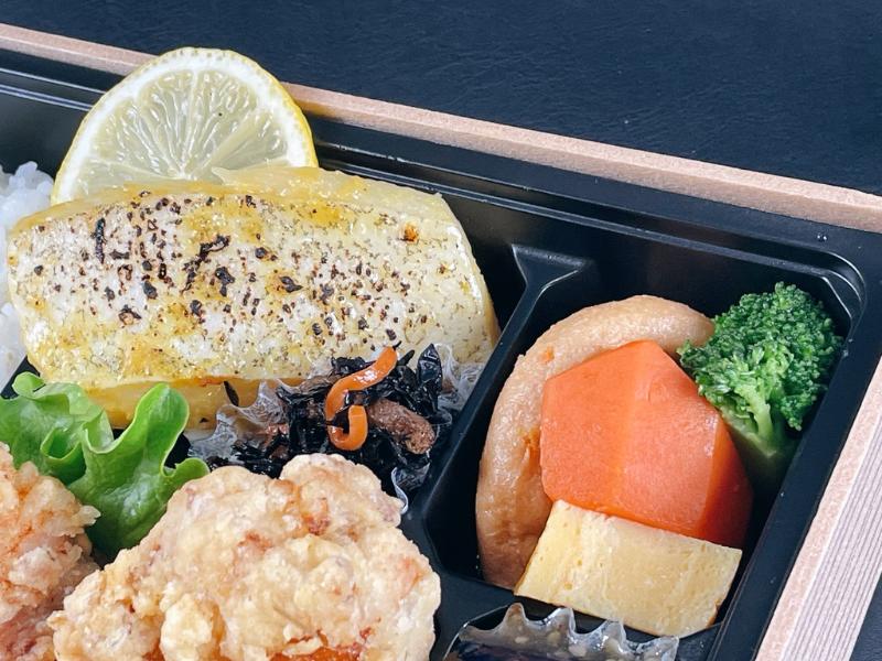 鶏の柚子塩から揚げ＆カレイの西京焼き弁当