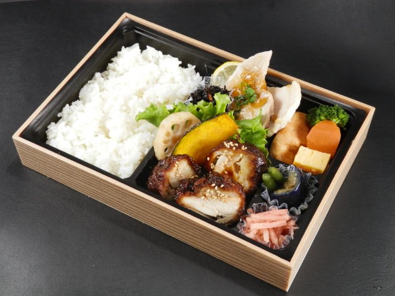 鶏の味噌カツ＆��豚ロース生姜あんかけ弁当