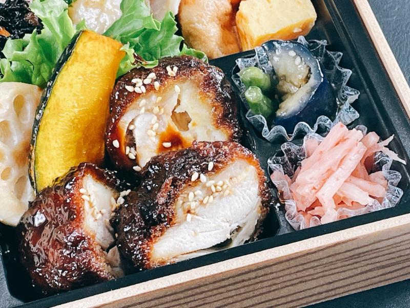 鶏の味噌カツ＆豚ロース生姜あんかけ弁当