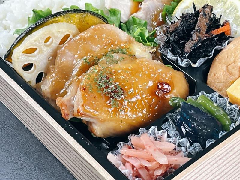 鶏の照り焼き＆豚ロース生姜あんかけ弁当