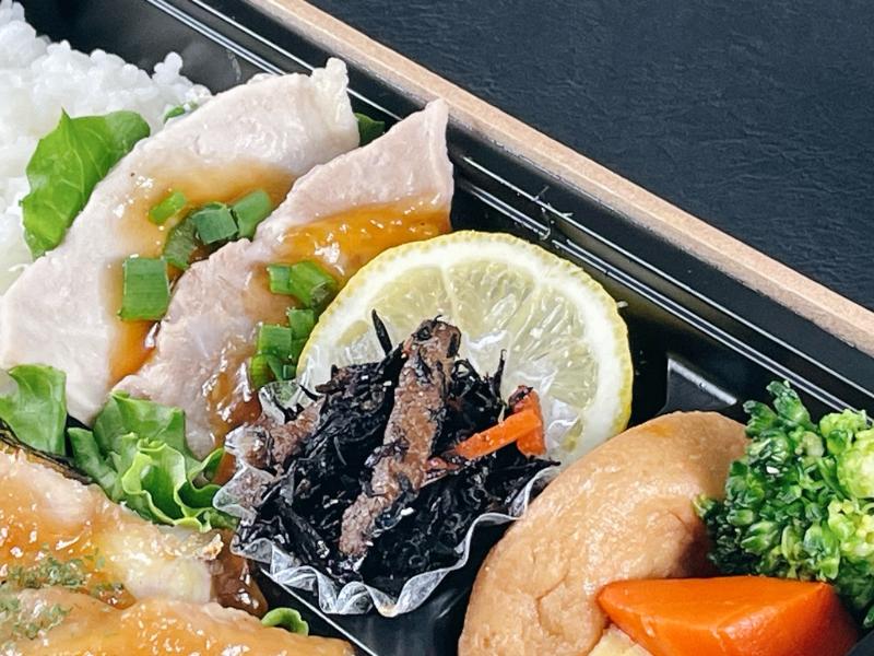 鶏の照り焼き＆豚ロース生姜あんかけ弁当