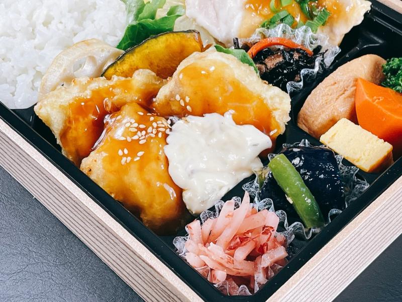 タルタルチキン南蛮＆豚ロース生姜あんかけ弁当