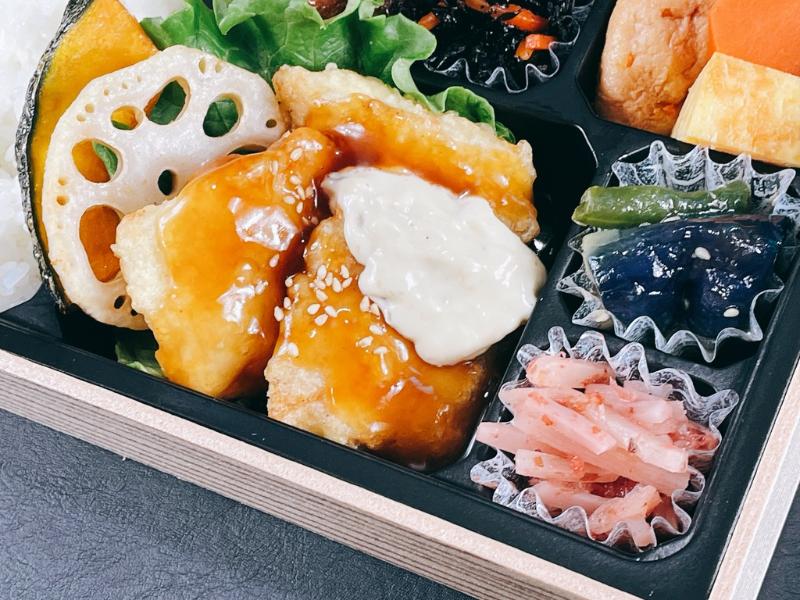 タルタルチキン南蛮＆赤魚の藻塩焼き弁当